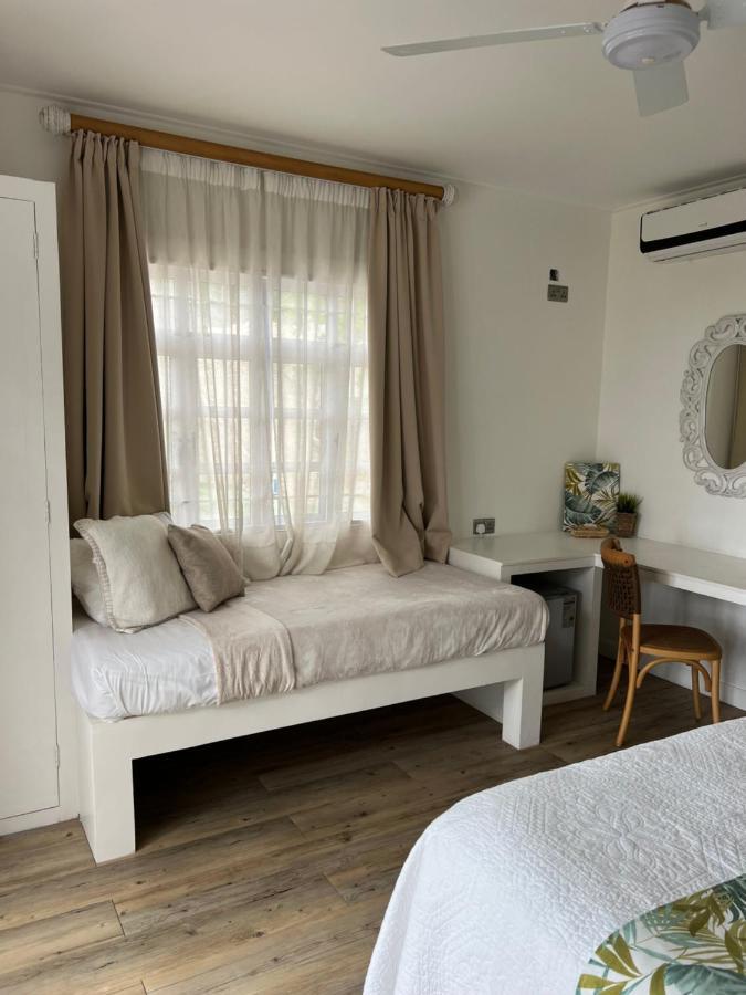 The Runway Lodge Pointe La Rue Zewnętrze zdjęcie